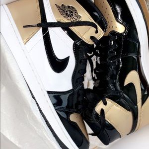 Jordan 1 Gold Toe